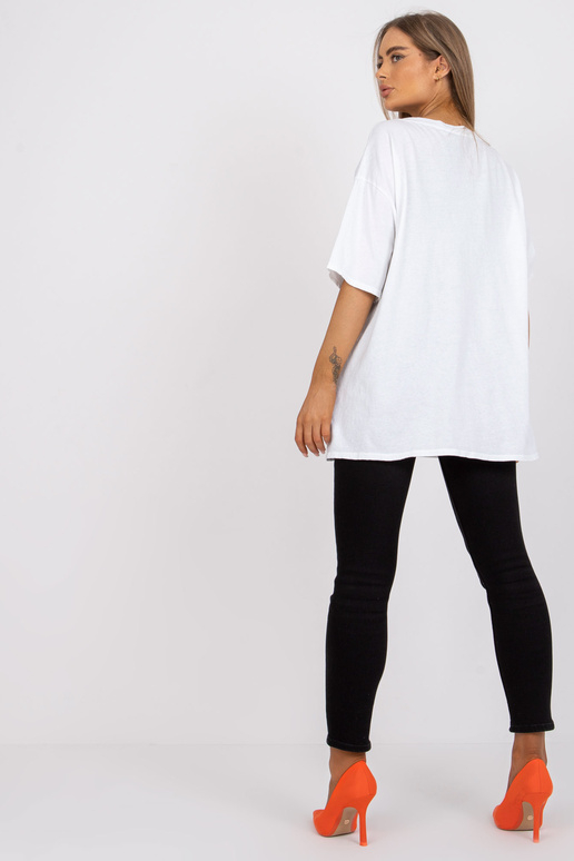 Valge ja oranži värvi aplikatsiooniga...