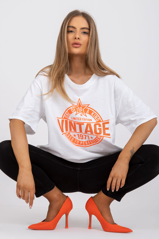 Valge ja oranži värvi aplikatsiooniga...