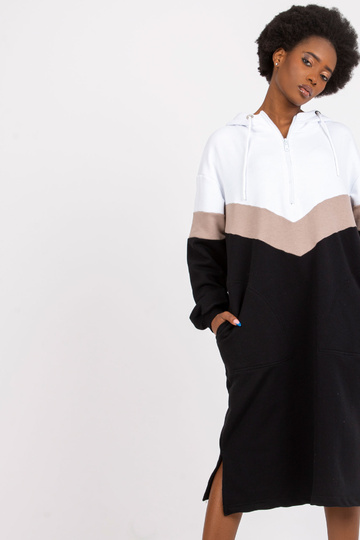 Valge ja must kapuutsiga...