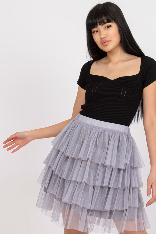 Halli volangide ja voodriga...