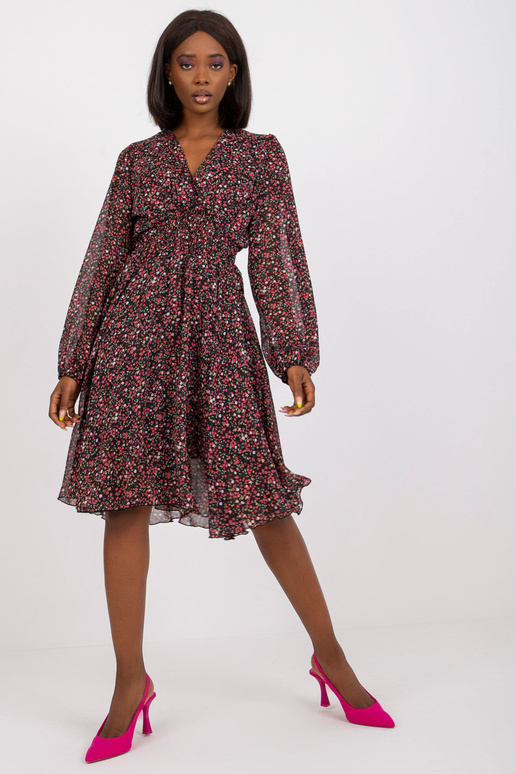 Must pikkade varrukatega mustriga...