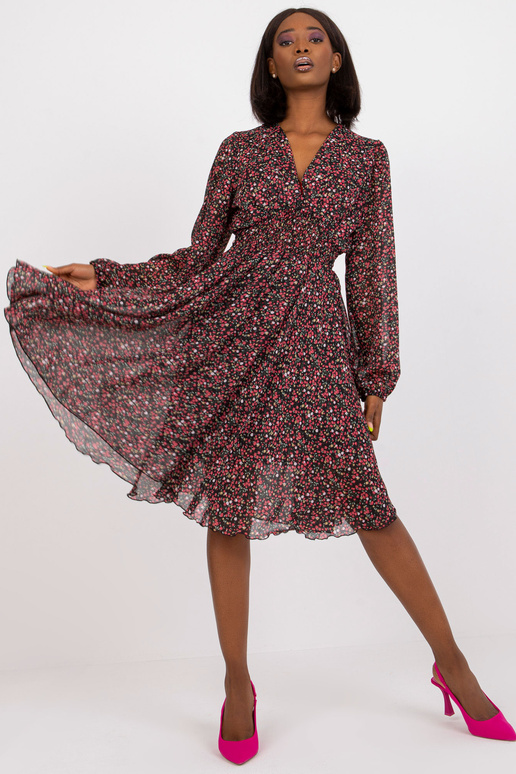 Must pikkade varrukatega mustriga...