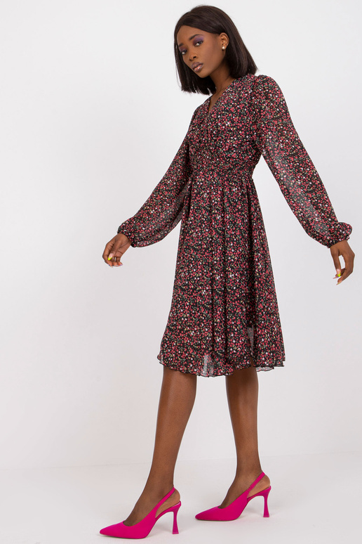 Must pikkade varrukatega mustriga...