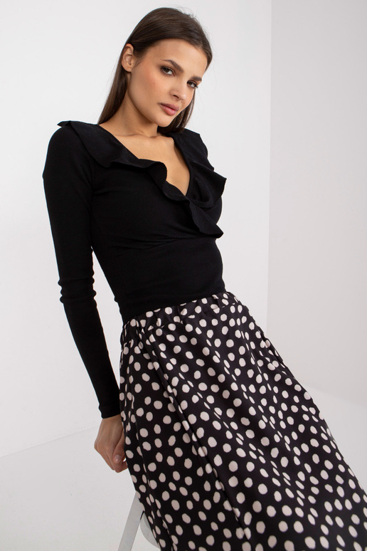 Must soonikuga vabaaja pluus...