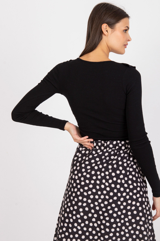 Must soonikuga vabaaja pluus...