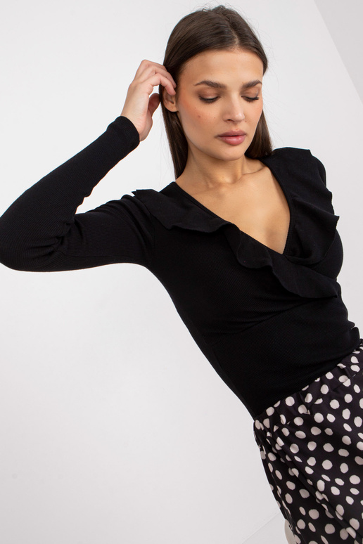 Must soonikuga vabaaja pluus...