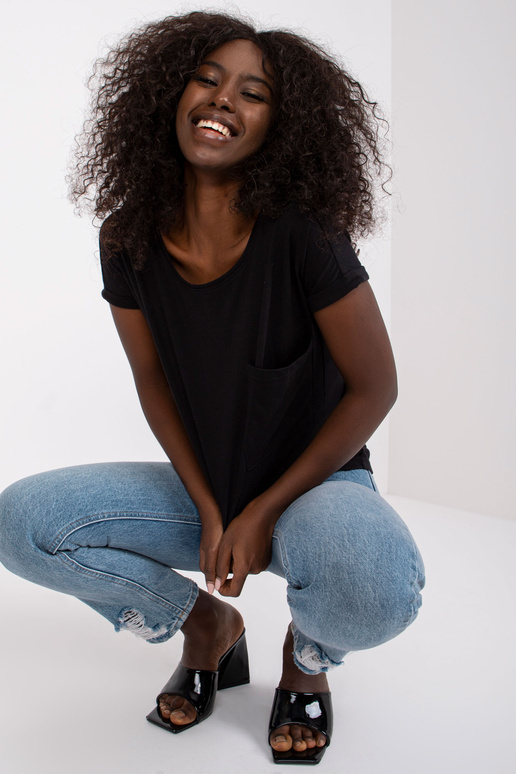 Must puuvillane taskuga t-särk... Must puuvillane taskuga t-särk...