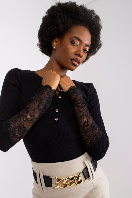 Must soonikuga pluus pitsiga Beatrice...