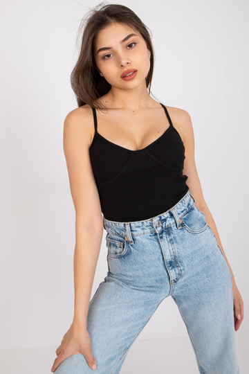 Musta soonikuga puuvillane...