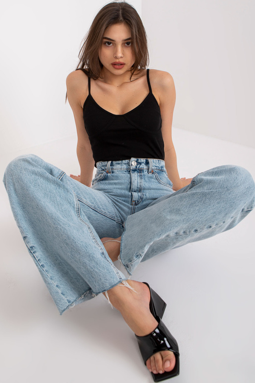 Musta soonikuga puuvillane topp Alla... Musta soonikuga puuvillane topp Alla...