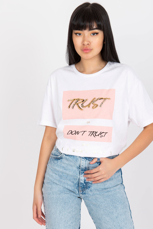 Valge oversize t-särk aplikatsiooni...