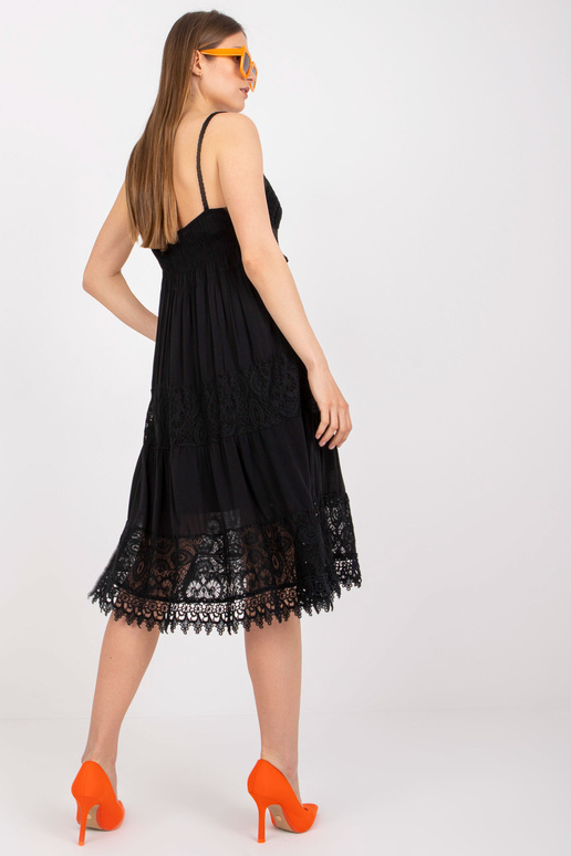 Must laienev õlakleit pitsiga OCH BELLA Must laienev õlakleit pitsiga OCH BELLA