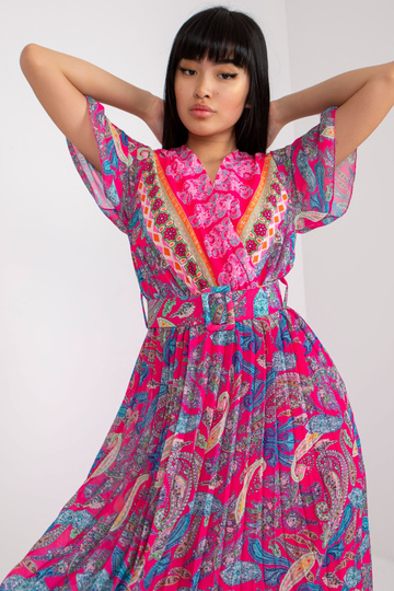 Roosa plisseeritud ühesuuruse idamaise motiiviga kleit