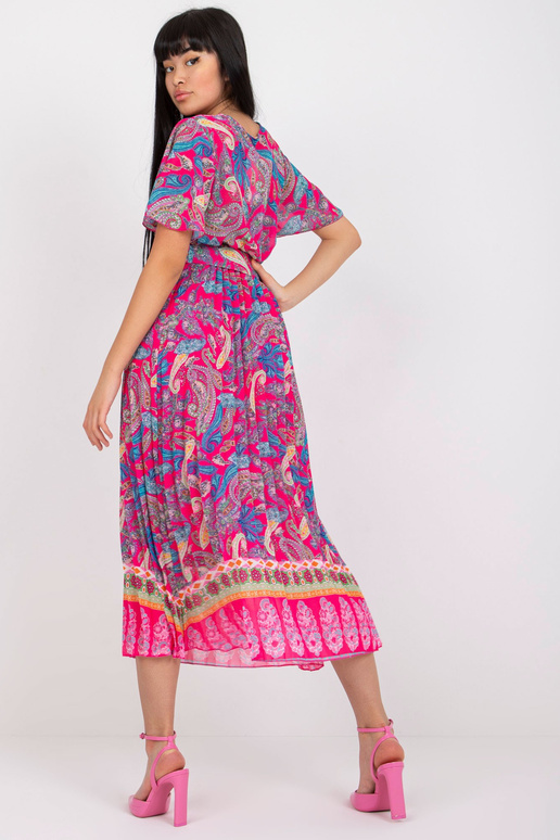 Roosa plisseeritud ühesuuruse idamaise motiiviga kleit