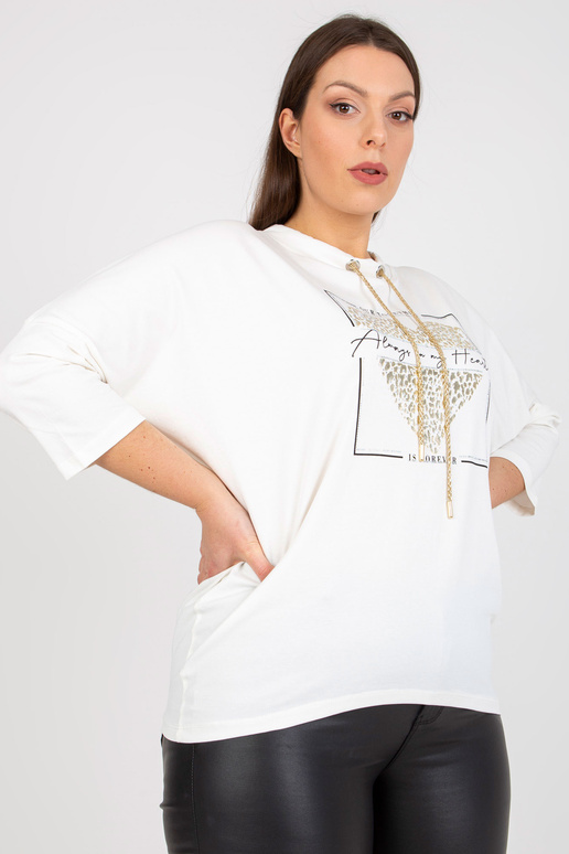 Valge vabaaja suures suuruses pluus...