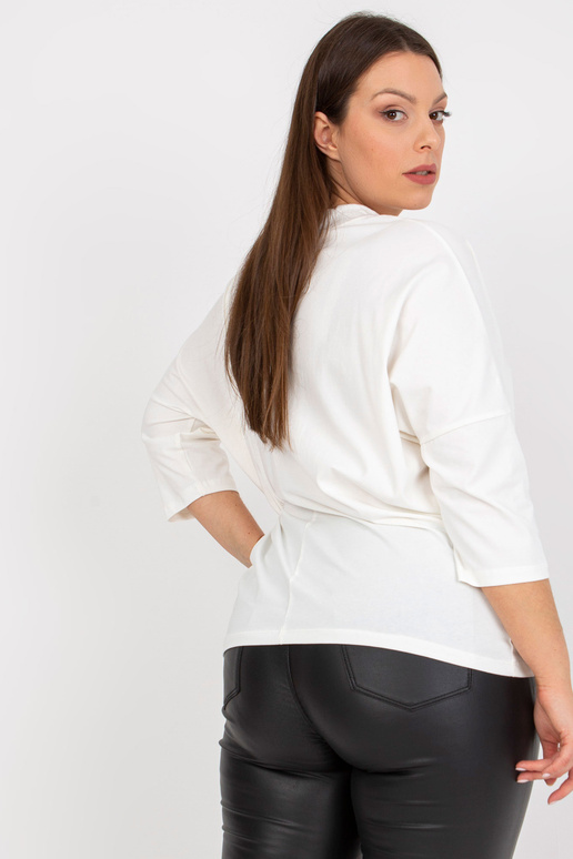 Valge vabaaja suures suuruses pluus...