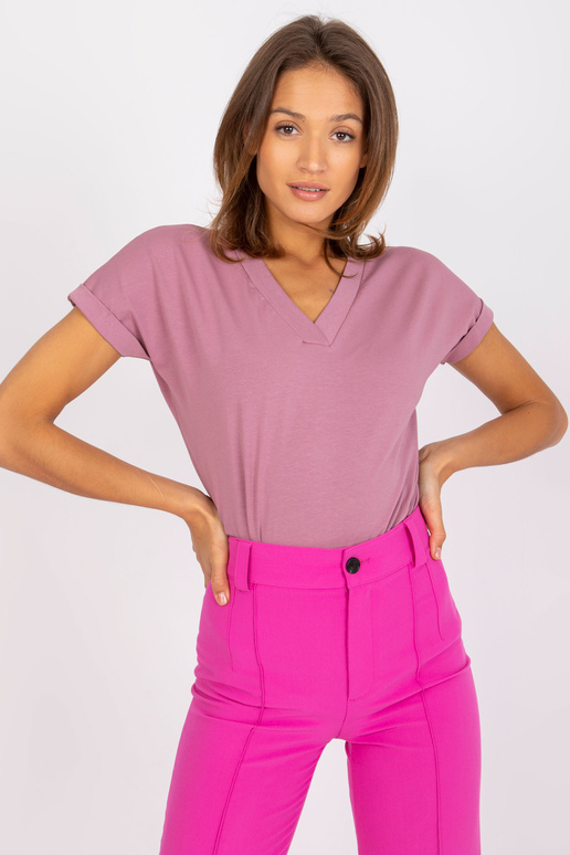 Määrdunud roosa T-särk V-kaelusega... Määrdunud roosa T-särk V-kaelusega...