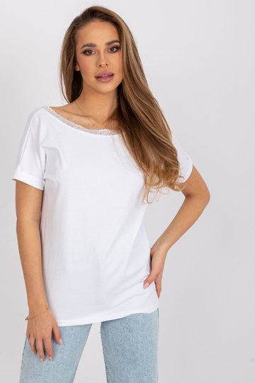 Valge kaelusega pluus...