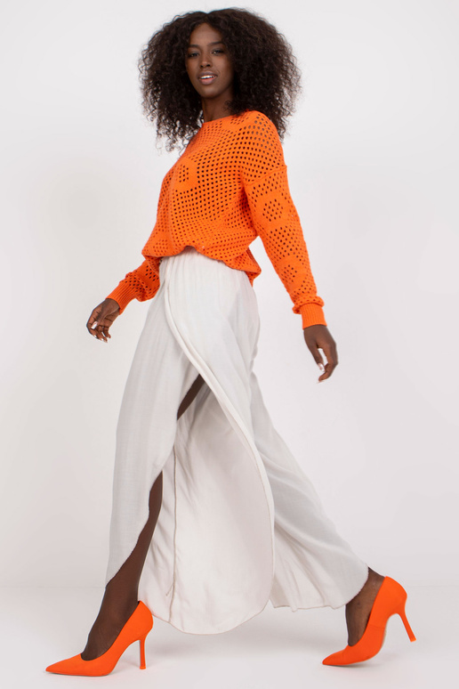 Beežid õhulised laiad lõhikutega...