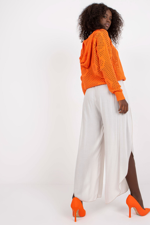 Beežid õhulised laiad lõhikutega...