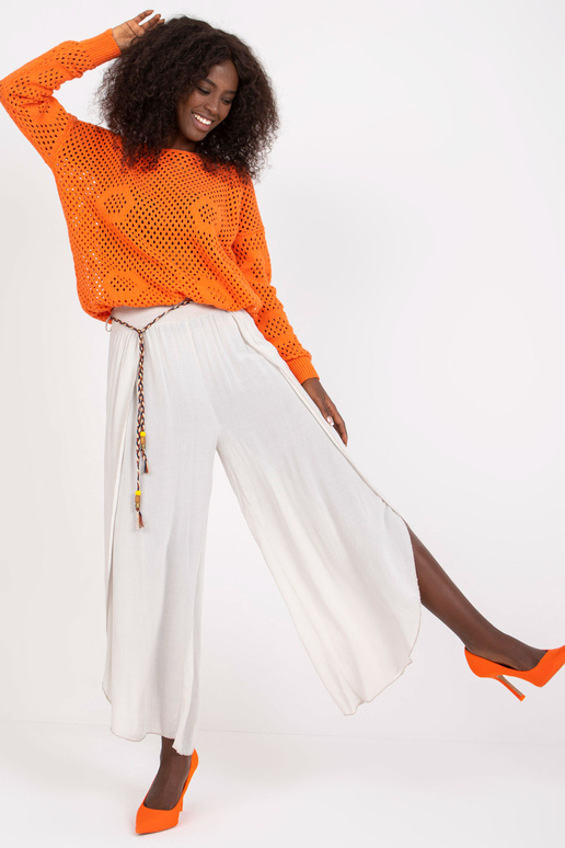 Beežid õhulised laiad lõhikutega...