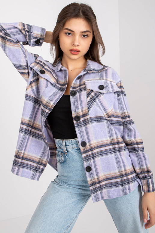 Must ja lilla naiste ruuduline särk...