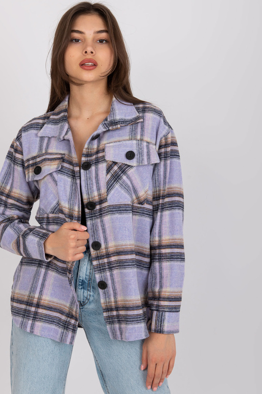 Must ja lilla naiste ruuduline särk...