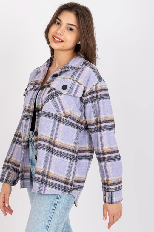 Must ja lilla naiste ruuduline särk...