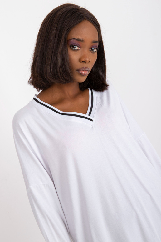 Valge vabaaja vabaaja pluus