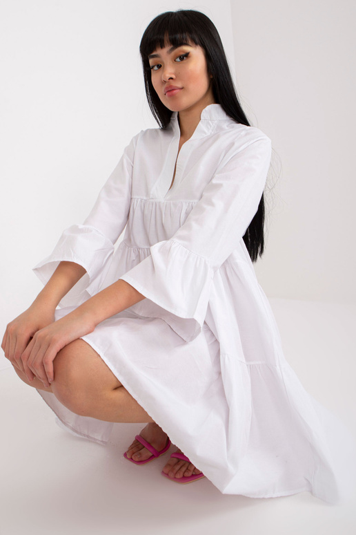 Valge volangide ja 3/4 varrukatega... Valge volangide ja 3/4 varrukatega...