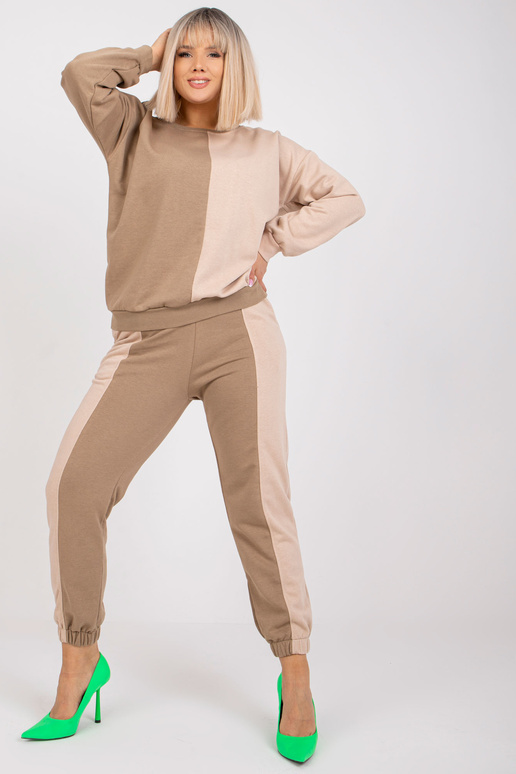 Beež pluss-suuruses dressikomplekt... Beež pluss-suuruses dressikomplekt...