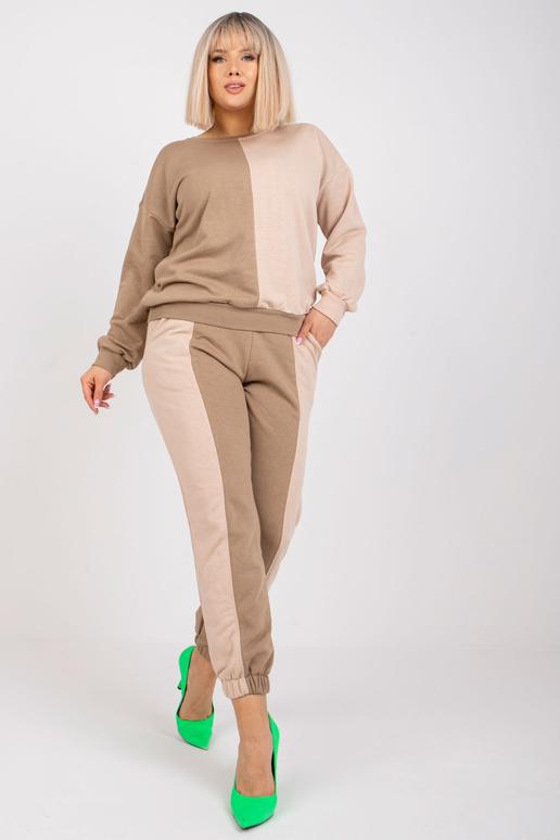 Beež pluss-suuruses dressikomplekt... Beež pluss-suuruses dressikomplekt...