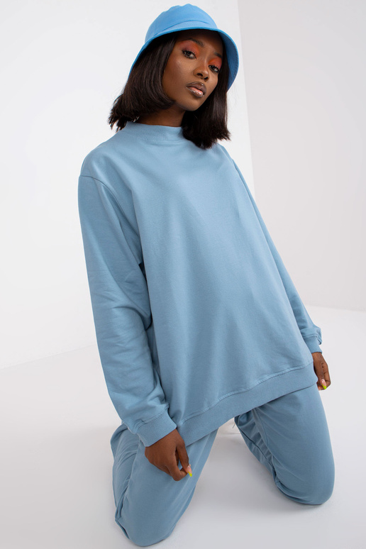 Määrdunud sinine dressipluus ilma...