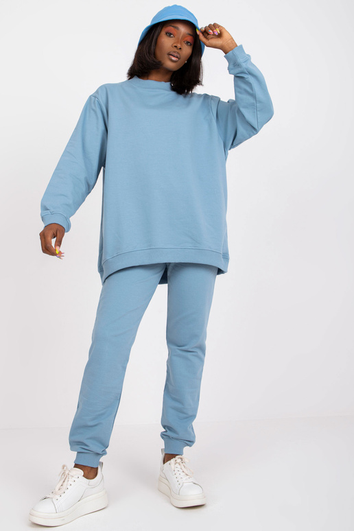 Määrdunud sinine dressipluus ilma...