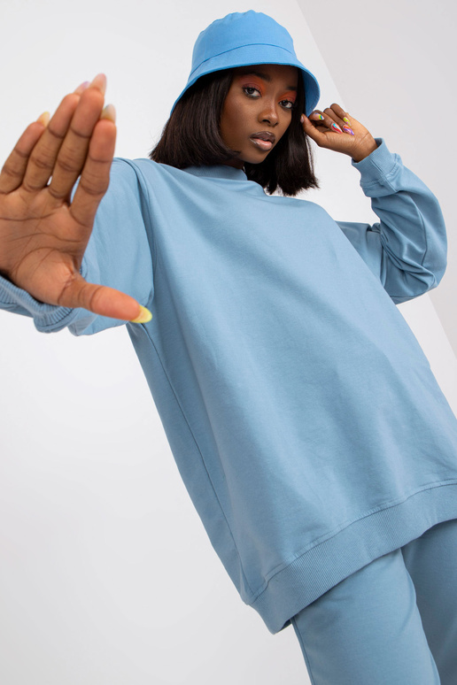 Määrdunud sinine dressipluus ilma...