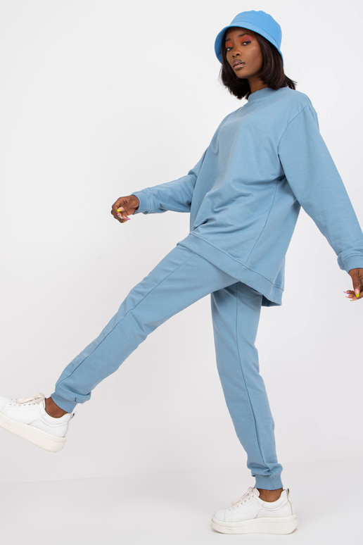 Määrdunud sinine dressipluus ilma...