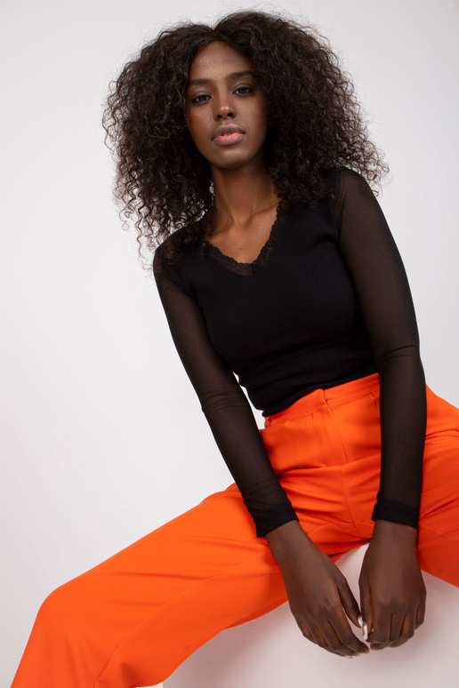 Must soonikuga pluus pitsi ja...