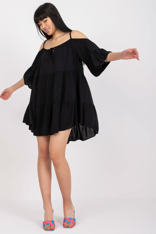 Must volangide ja sõlmitud kaelusega... Must volangide ja sõlmitud kaelusega...