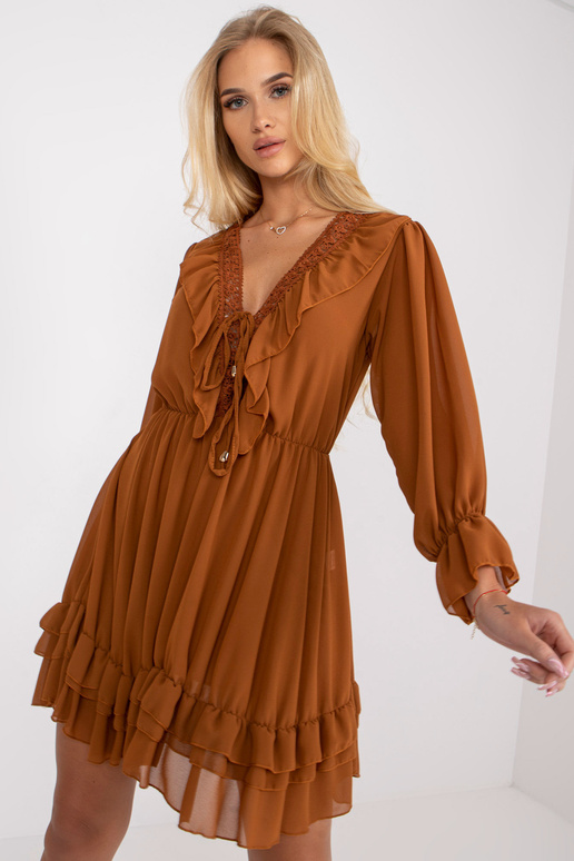 Pruun lühikeste volangidega pikkade...