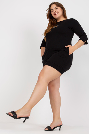 Must pluss suuruses...