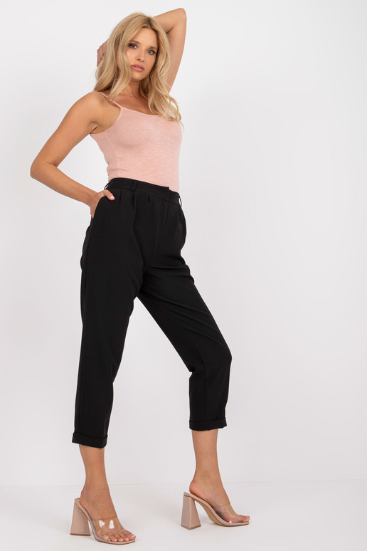 Mustad sirge säärega ülikonnapüksid...