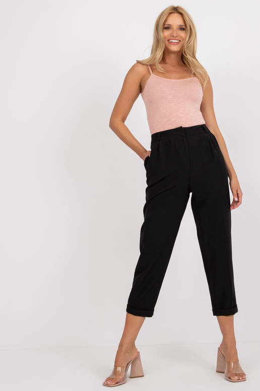 Mustad sirge säärega ülikonnapüksid...