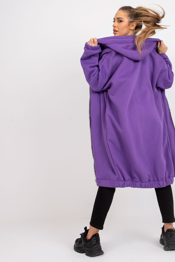 Tumelilla pikk dressipluus...