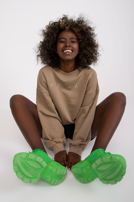 Tumebeež ülisuur ilma kapuutsita...