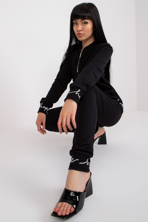 Must vabaaja komplekt pükstega