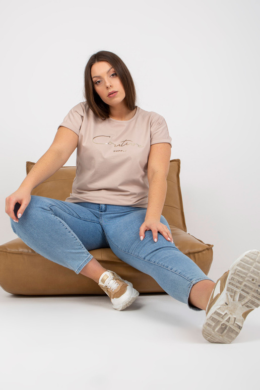 Beež pluss suuruses kuldse kirjaga...