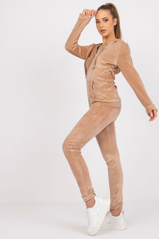 Beež kaheosaline veluurkomplekt... Beež kaheosaline veluurkomplekt...