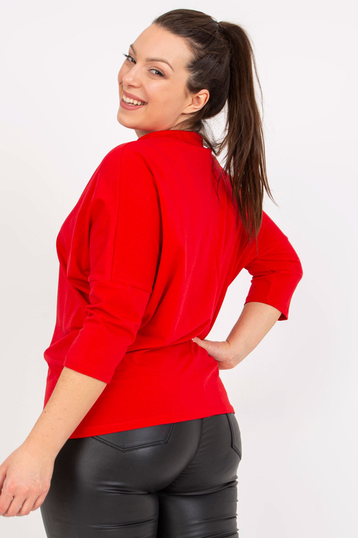 Punane pluss suuruses trükiga pluus