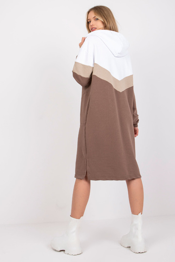 Valge ja pruun kapuutsiga...