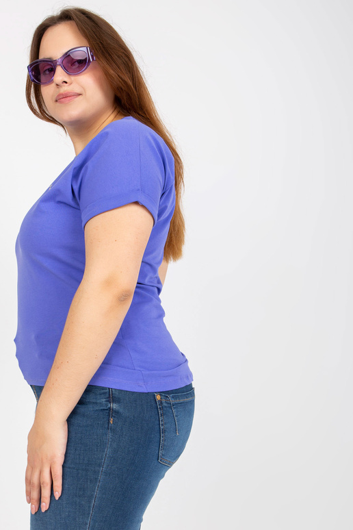 Lilla pluss suuruses kirjaga T-särk